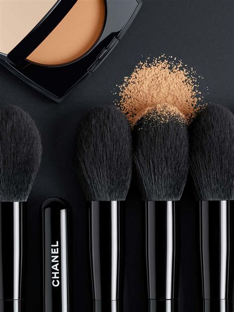 chanel les pinceaux de chanel curved powder brush|les pinceaux de chanel.